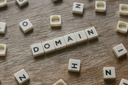 Warum du Domain und Hosting trennen solltest [2023]